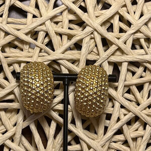 ST. JOHN • GOLD PEBBLED • CLIP ON EARRINGS